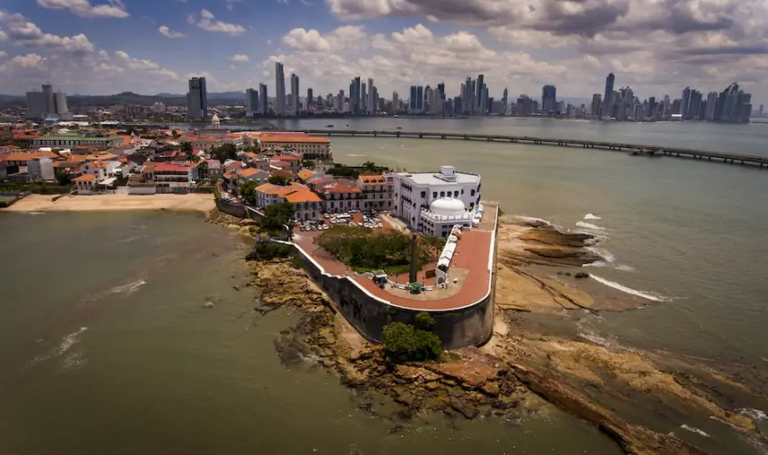 Descubre el Paseo Esteban Huertas en Panamá